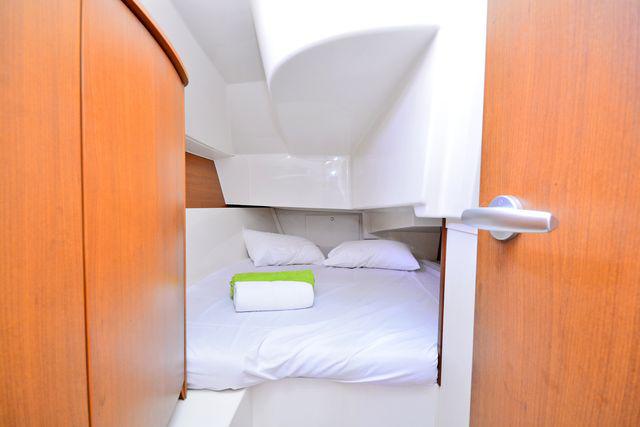 Book yachts online - sailboat - Hanse 325 - Selini - rent