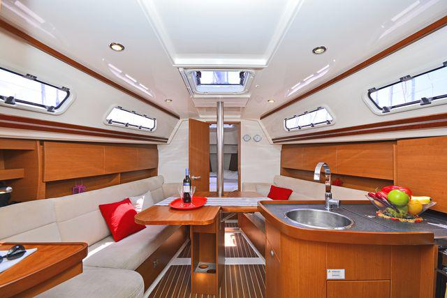 Book yachts online - sailboat - Hanse 325 - Selini - rent