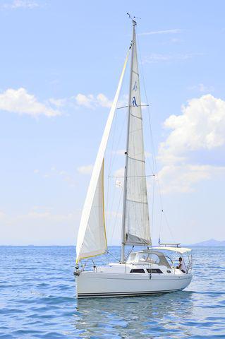 Book yachts online - sailboat - Hanse 325 - Selini - rent