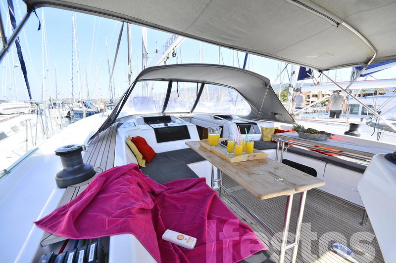 Book yachts online - sailboat - Hanse 575 AC &amp; GEN - Ifestos - rent