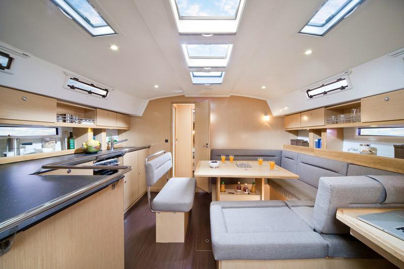 Book yachts online - sailboat - Bavaria Cruiser 45 - Johnny - rent