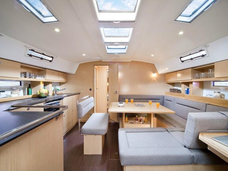 Book yachts online - sailboat - Bavaria Cruiser 45 - Johnny - rent