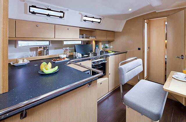 Book yachts online - sailboat - Bavaria Cruiser 45 - Johnny - rent