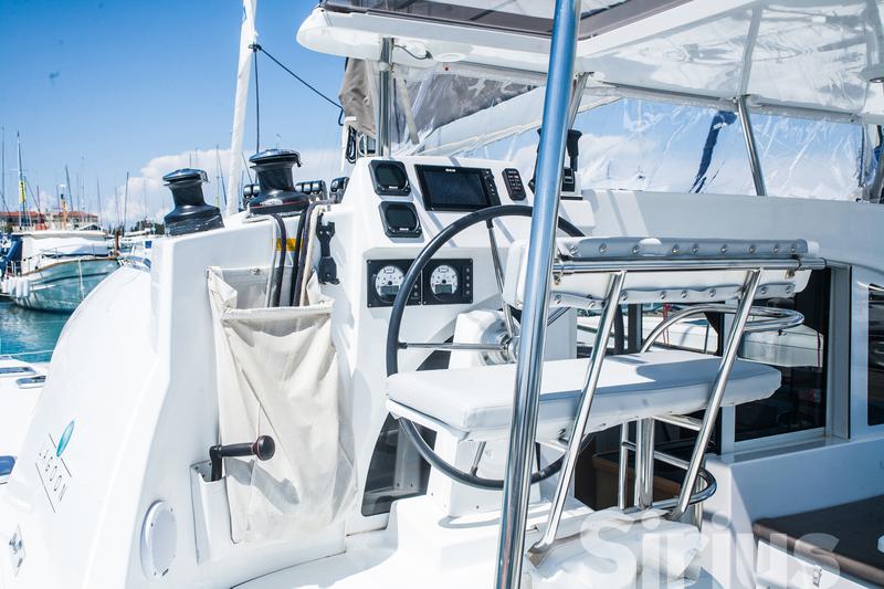 Book yachts online - catamaran - Lagoon 380 - Sirius - rent