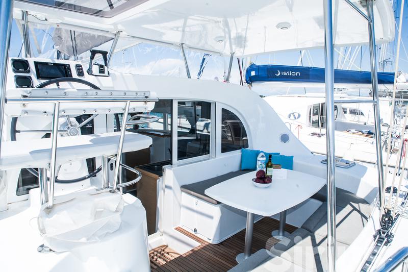 Book yachts online - catamaran - Lagoon 380 - Sirius - rent