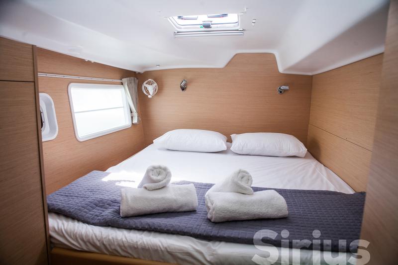 Book yachts online - catamaran - Lagoon 380 - Sirius - rent