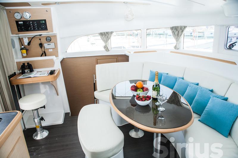 Book yachts online - catamaran - Lagoon 380 - Sirius - rent
