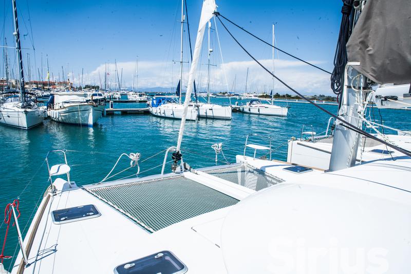 Book yachts online - catamaran - Lagoon 380 - Sirius - rent