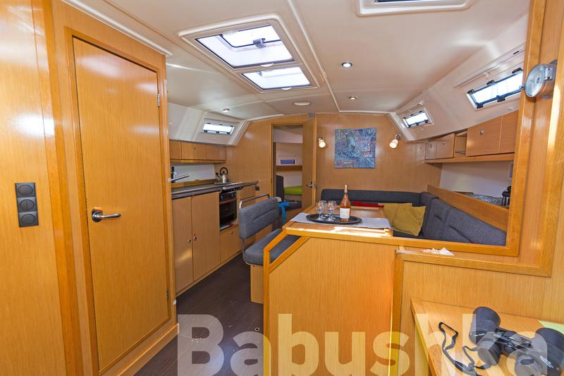 Book yachts online - sailboat - Bavaria Cruiser 40 - Babushka - rent