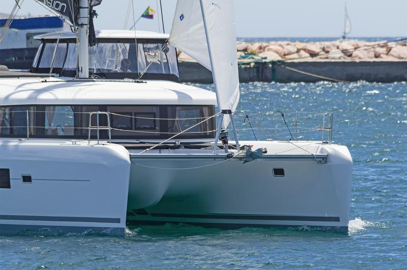 Book yachts online - catamaran - Lagoon 42 A/C &amp; GEN. - NIRIIS - rent