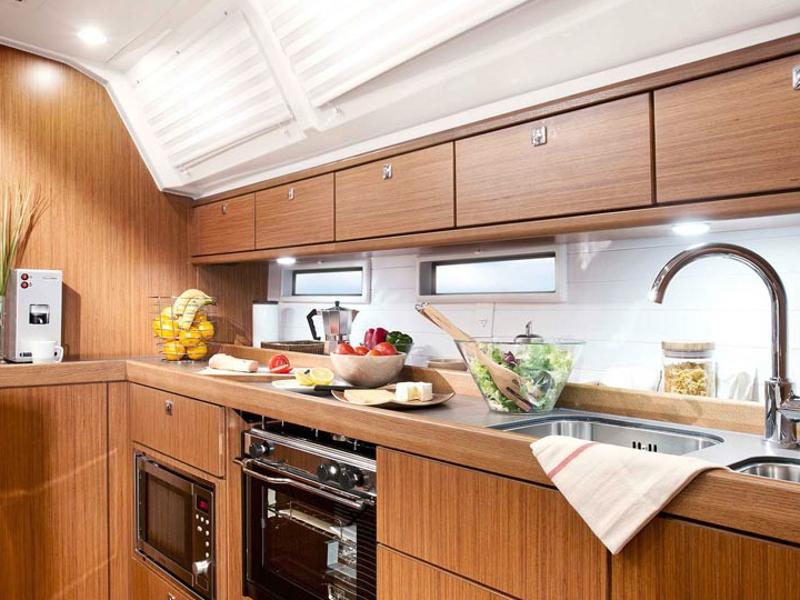 Book yachts online - sailboat - Bavaria Cruiser 46 - Artemis - rent
