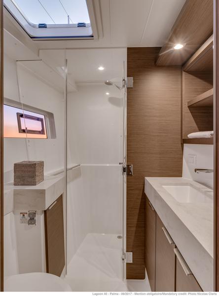 Book yachts online - catamaran - Lagoon 40 - L AVVENTURA - rent