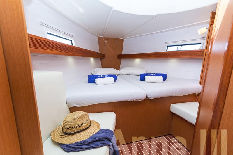 Book yachts online - sailboat - Bavaria Cruiser 40 - Anna III - rent