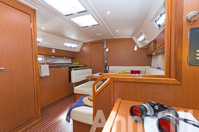 Book yachts online - sailboat - Bavaria Cruiser 40 - Anna III - rent