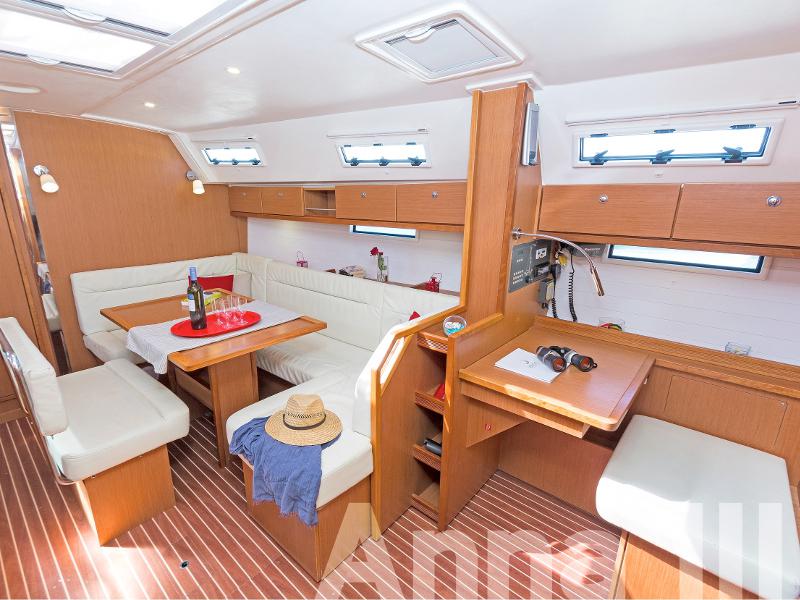 Book yachts online - sailboat - Bavaria Cruiser 40 - Anna III - rent