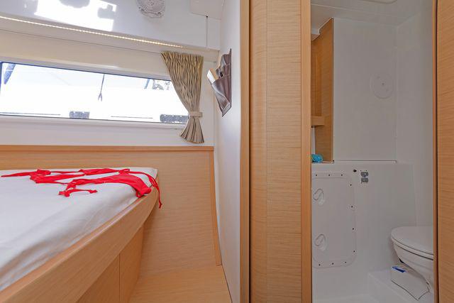 Book yachts online - catamaran - Lagoon 42 A/C &amp; GEN - FULL MOON - rent