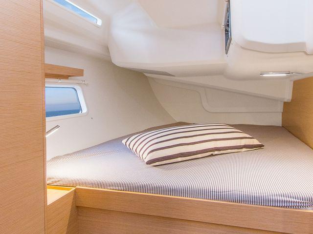 Book yachts online - sailboat - Hanse 418 - LEGATO - rent