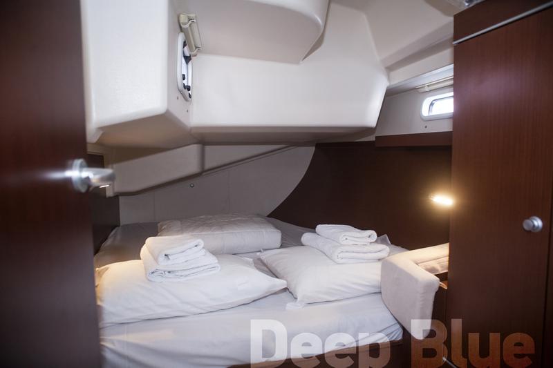 Book yachts online - sailboat - Hanse 415 - Deep Blue - rent