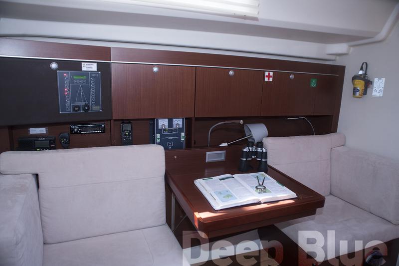 Book yachts online - sailboat - Hanse 415 - Deep Blue - rent
