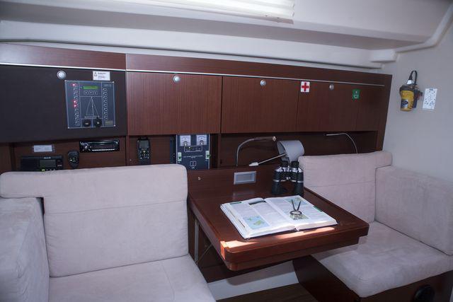 Book yachts online - sailboat - Hanse 415 - KURO SIWO - rent