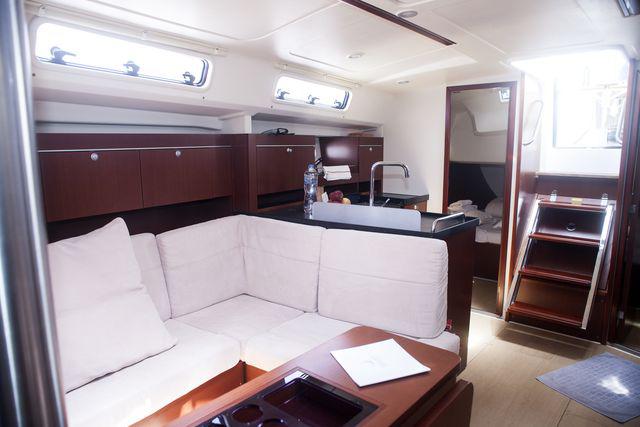 Book yachts online - sailboat - Hanse 415 - KURO SIWO - rent