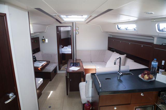 Book yachts online - sailboat - Hanse 415 - KURO SIWO - rent