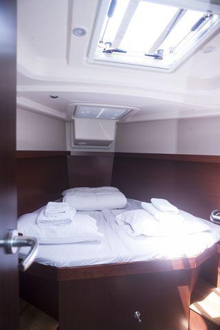 Book yachts online - sailboat - Hanse 415 - KURO SIWO - rent