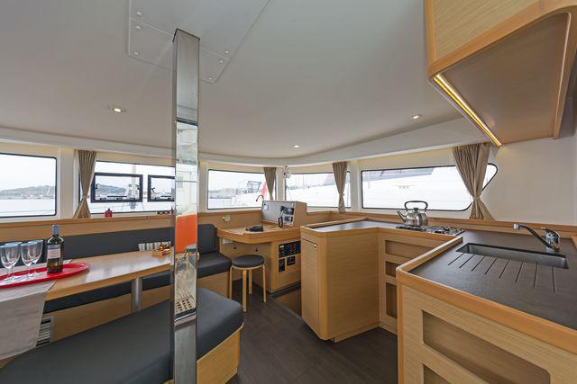 Book yachts online - catamaran - Lagoon 42 A/C &amp; GEN. - BREEZE - rent