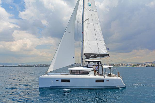 Book yachts online - catamaran - Lagoon 42 A/C &amp; GEN. - BREEZE - rent