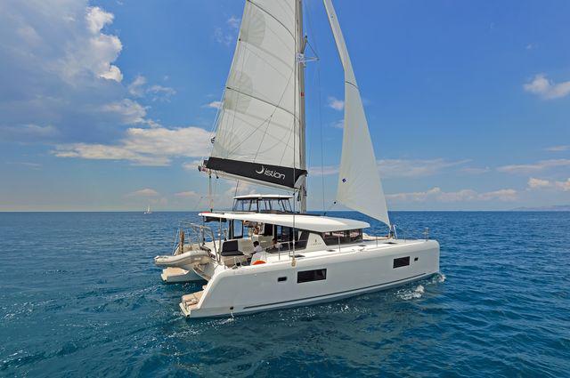 Book yachts online - catamaran - Lagoon 42 A/C &amp; GEN. - BREEZE - rent