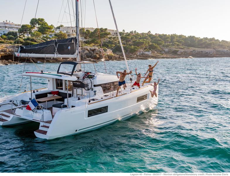 Book yachts online - catamaran - Lagoon 40 - THALASEA - rent