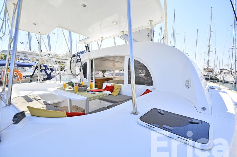 Book yachts online - catamaran - Lagoon 380 S2 - Erica - rent