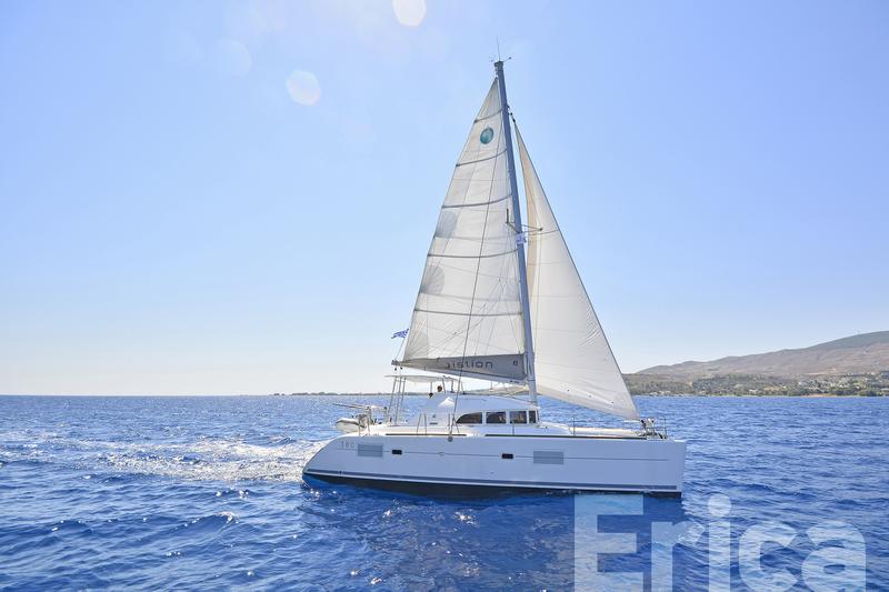 Book yachts online - catamaran - Lagoon 380 S2 - Erica - rent