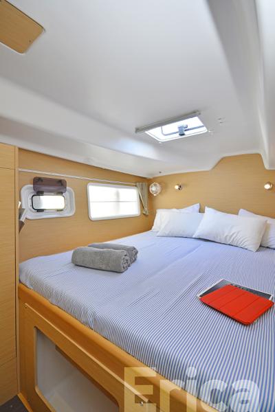 Book yachts online - catamaran - Lagoon 380 S2 - Erica - rent