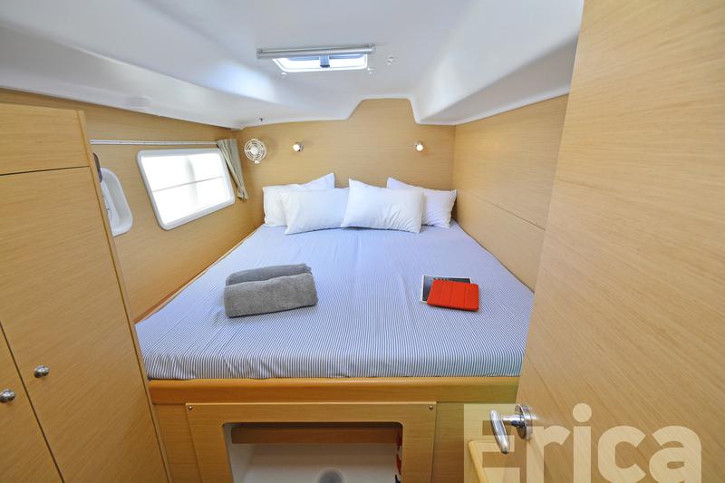 Book yachts online - catamaran - Lagoon 380 S2 - Erica - rent