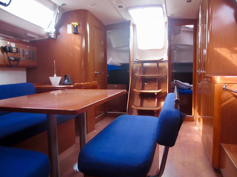 Book yachts online - sailboat - Oceanis 43 - Queen Ann - rent