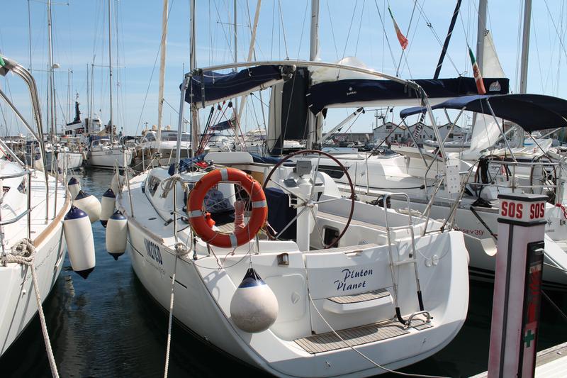 Book yachts online - sailboat - Sun Odyssey 33 - Pluton Planet - rent