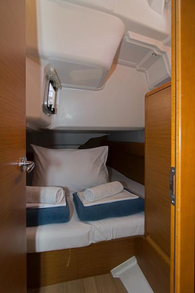 Book yachts online - sailboat - Sun Odyssey 389 - Delta Kiss - rent