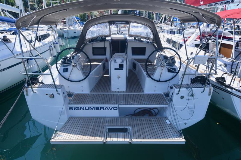 Book yachts online - sailboat - Sun Odyssey 410 - Signum Bravo - rent