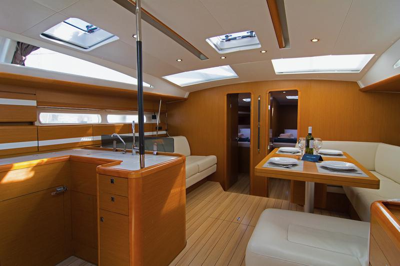 Book yachts online - sailboat - Jeanneau 53 - Omega Kiss  - rent