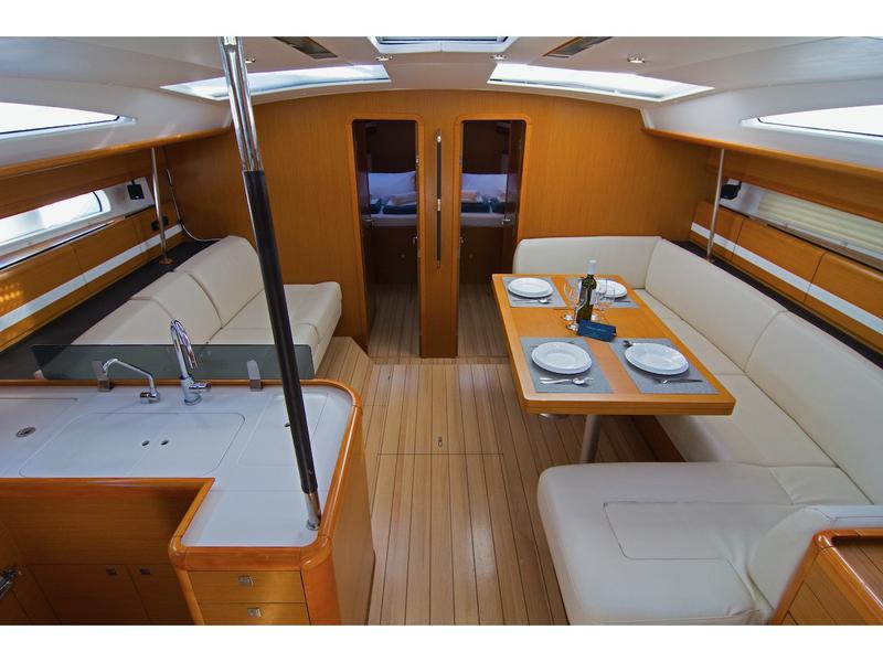 Book yachts online - sailboat - Jeanneau 53 - Omega Kiss  - rent