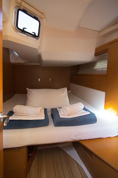 Book yachts online - sailboat - Jeanneau 53 - Omega Kiss  - rent