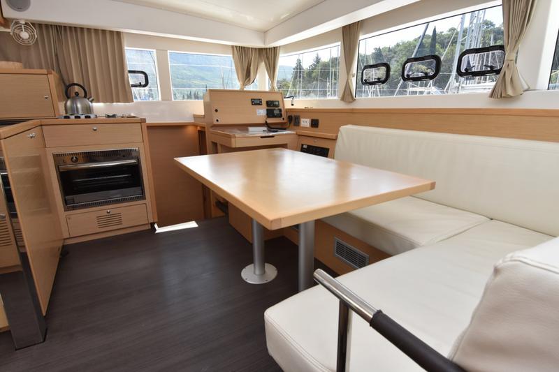 Book yachts online - catamaran - Lagoon 39 - Bakus - rent