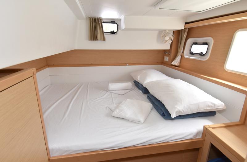 Book yachts online - catamaran - Lagoon 39 - Bakus - rent