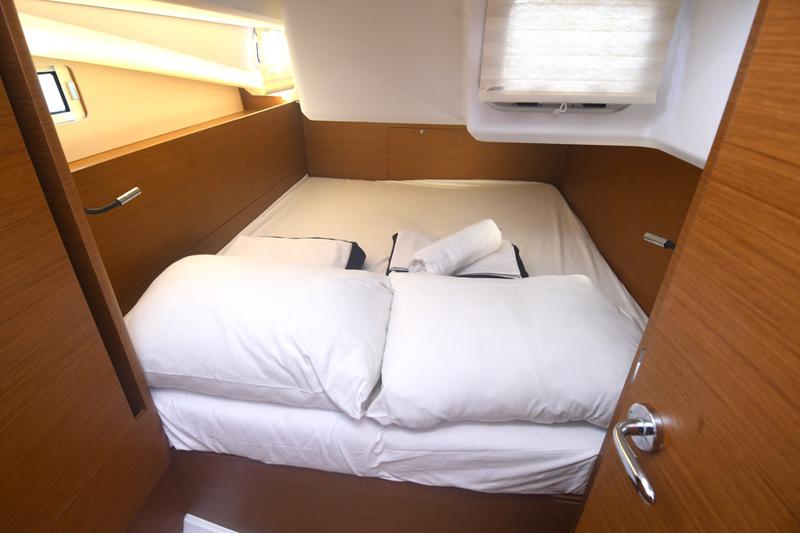 Book yachts online - sailboat - Sun Odyssey 440 - Signum Alfa - rent