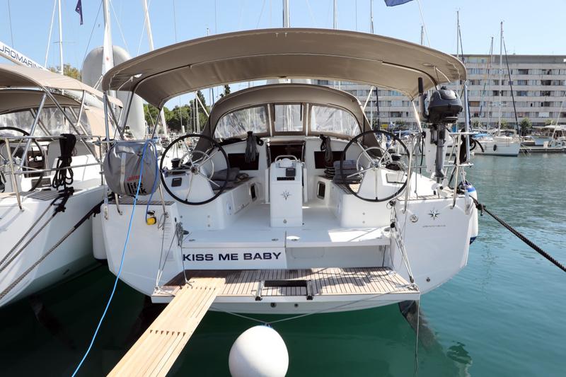 Book yachts online - sailboat - Sun Odyssey 410 - Gold Kiss - rent