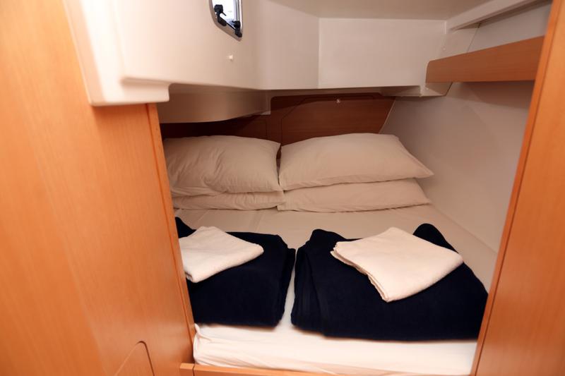 Book yachts online - sailboat - Sun Odyssey 319 - Spider Kiss - rent