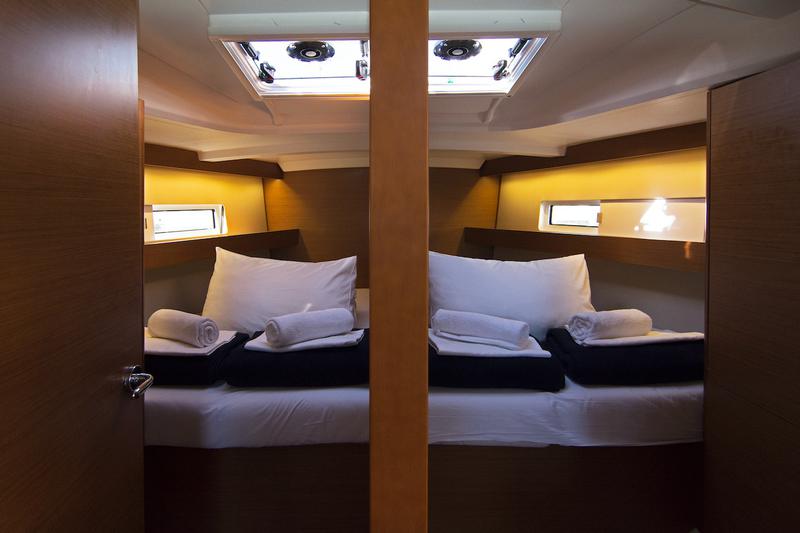 Book yachts online - sailboat - Sun Odyssey 440 - Tanpopo - rent