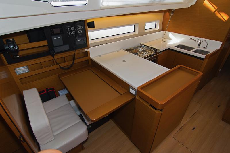 Book yachts online - sailboat - Sun Odyssey 440 - Tanpopo - rent