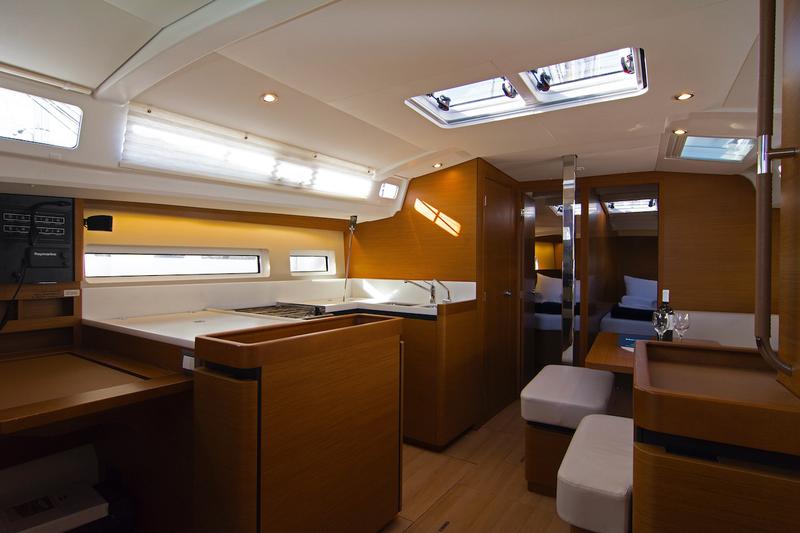 Book yachts online - sailboat - Sun Odyssey 440 - Tanpopo - rent